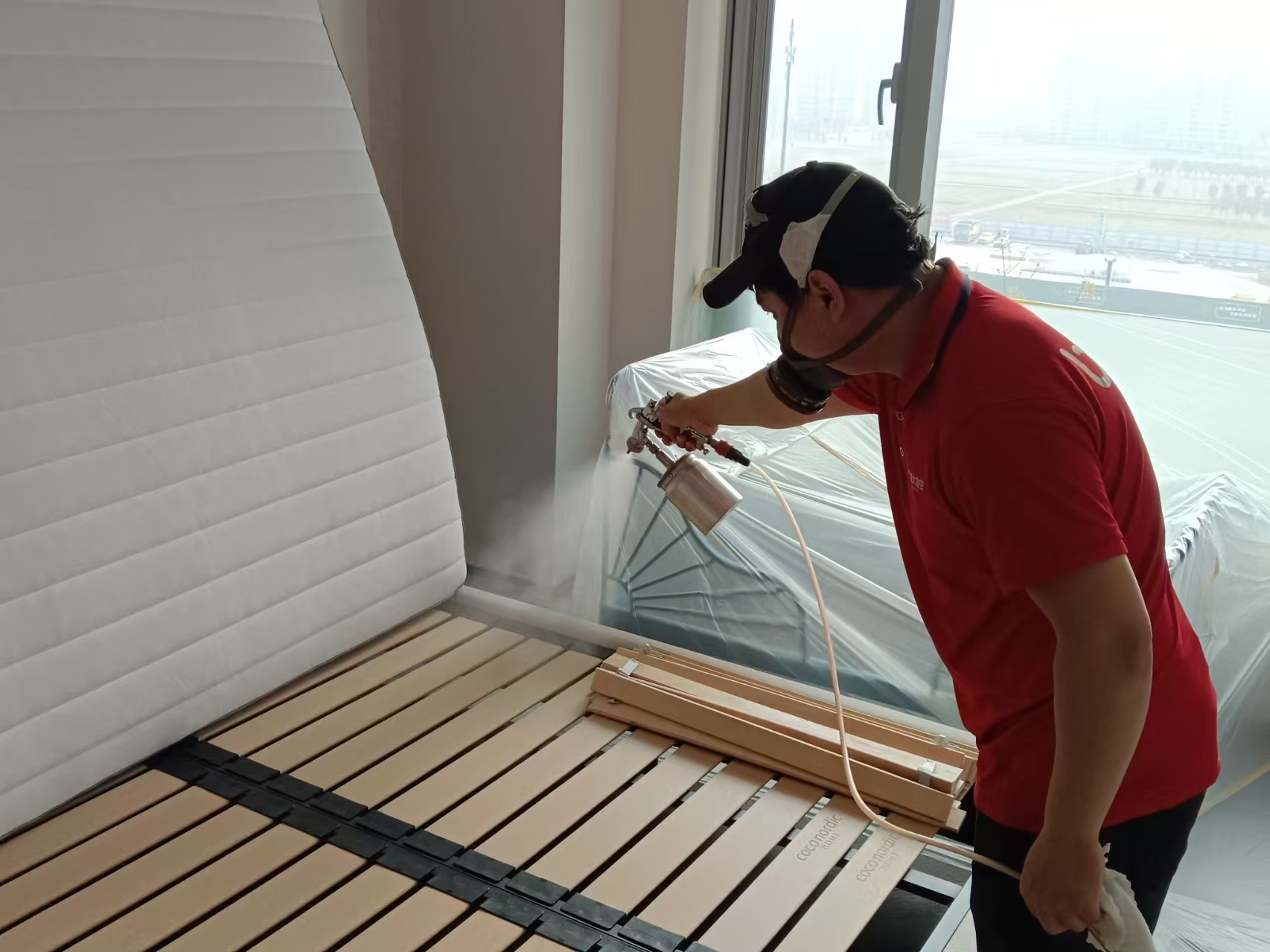 专业人员在新装修室内